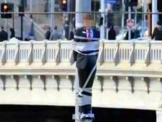 تعليق نائب على عمود كهربائي لاختلاسه المال العام
